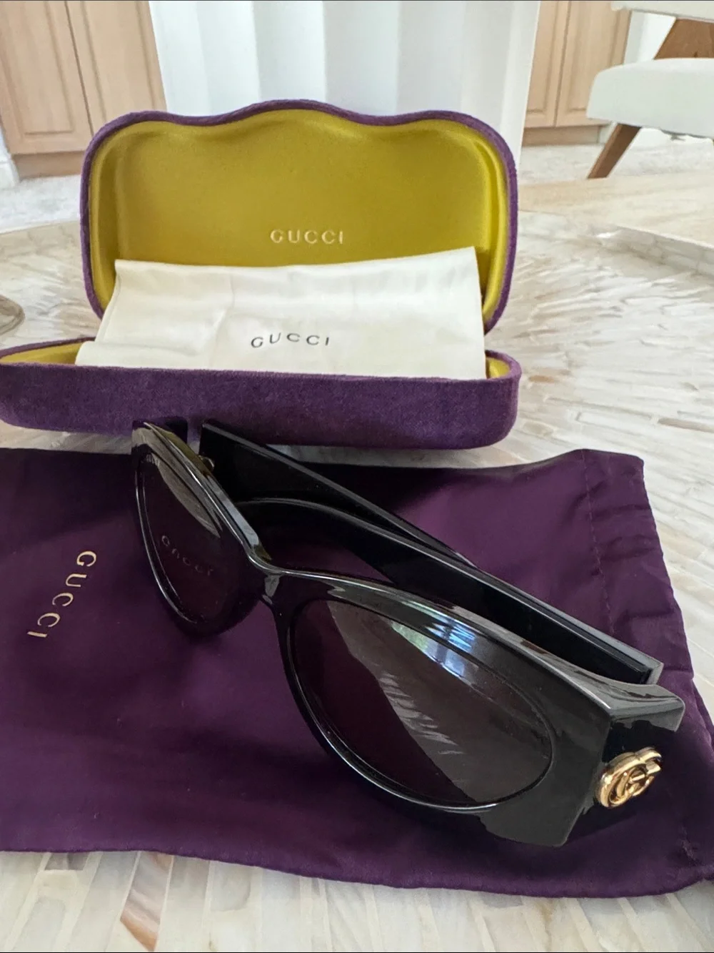 Gucci branded sleeve classic